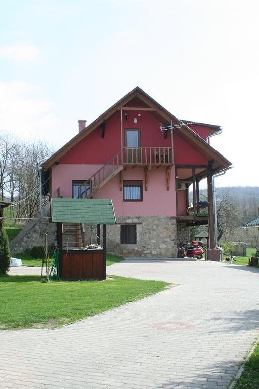 Gadanyi Vendeghaz Es Lovarda Komlo Exterior photo