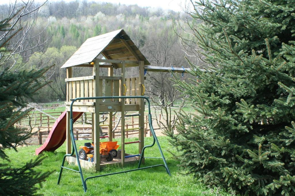 Gadanyi Vendeghaz Es Lovarda Komlo Exterior photo